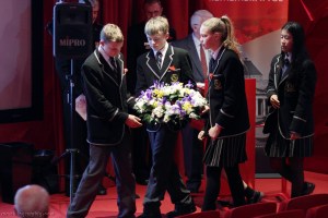 Students from Carey Baptist Grammar School laying a wreath